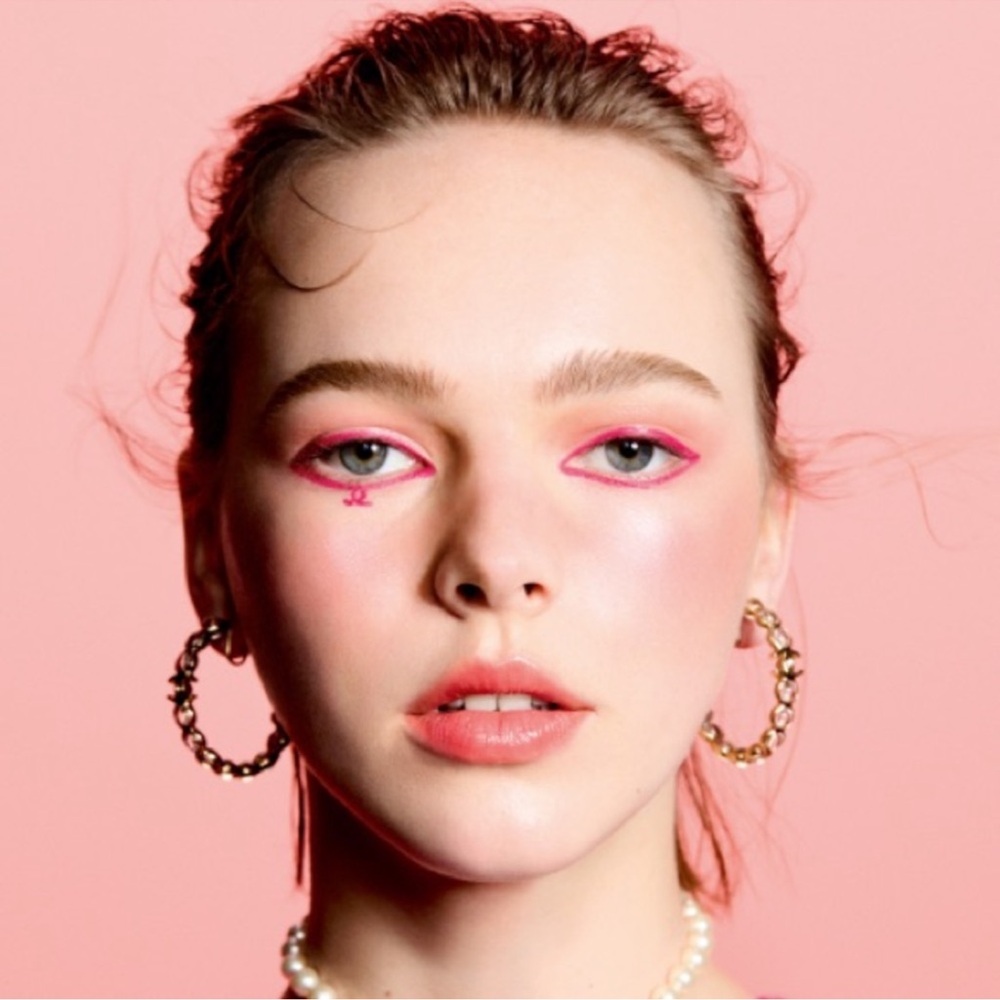 CHANEL 💫 Limited Edition 💫 Ombré Essentielle 822 Rose in hand eyeshadow - Picture 5 of 8